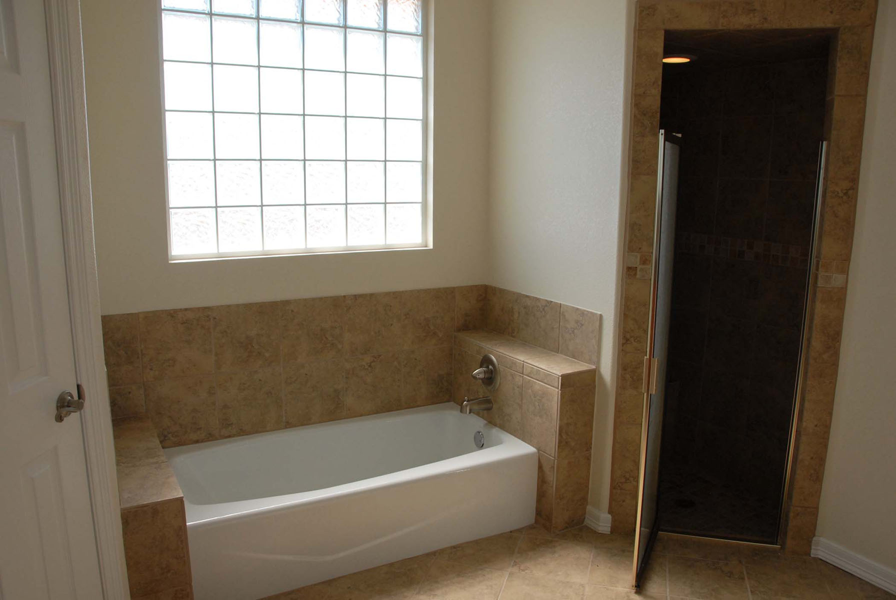 Eastland_showertub